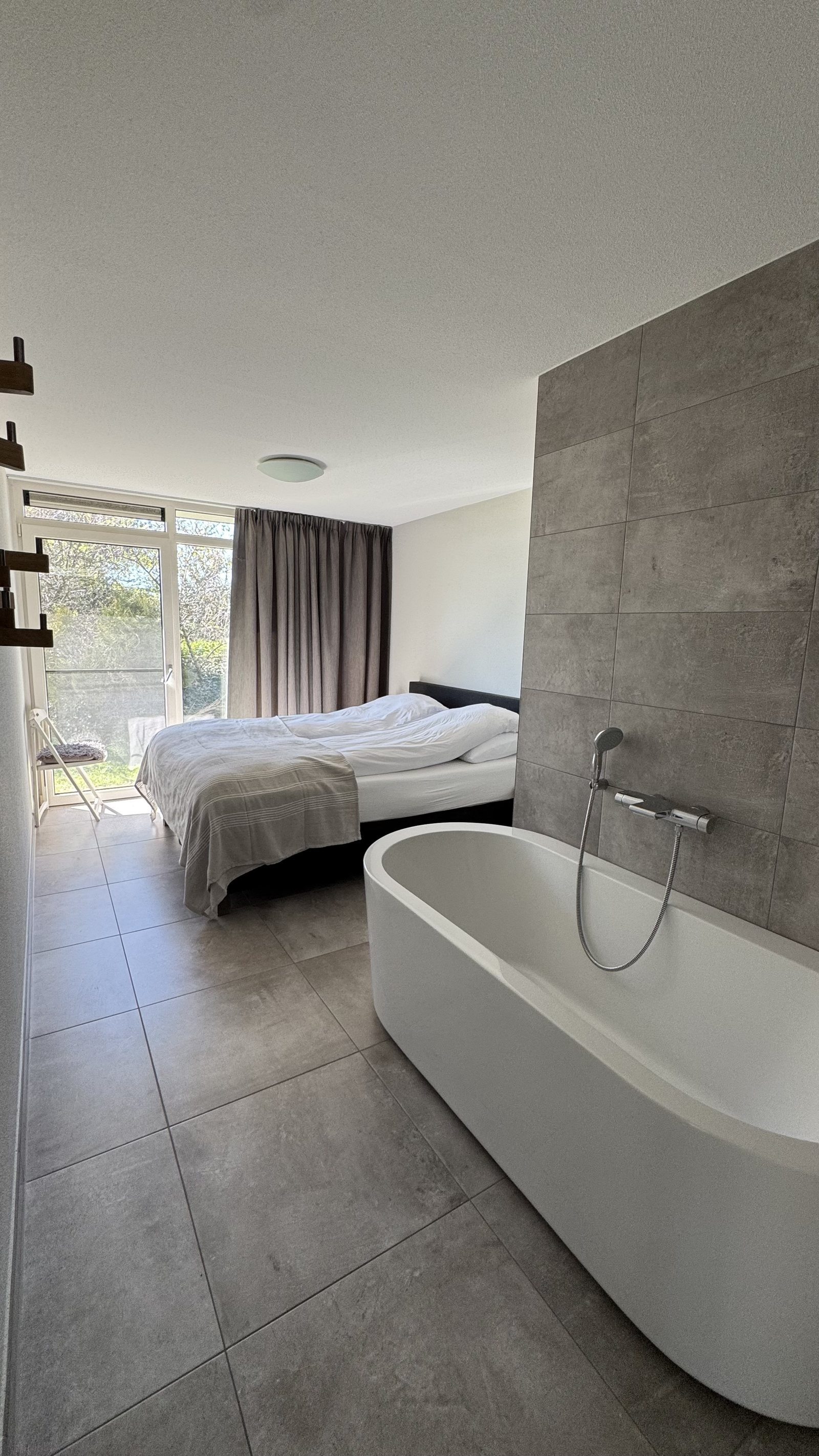Master slaapkamer met ligbad