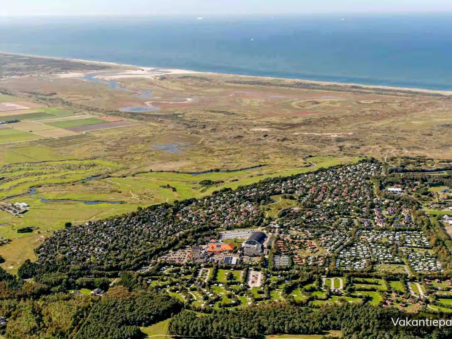 Luchtfoto Villapark met de Slufter